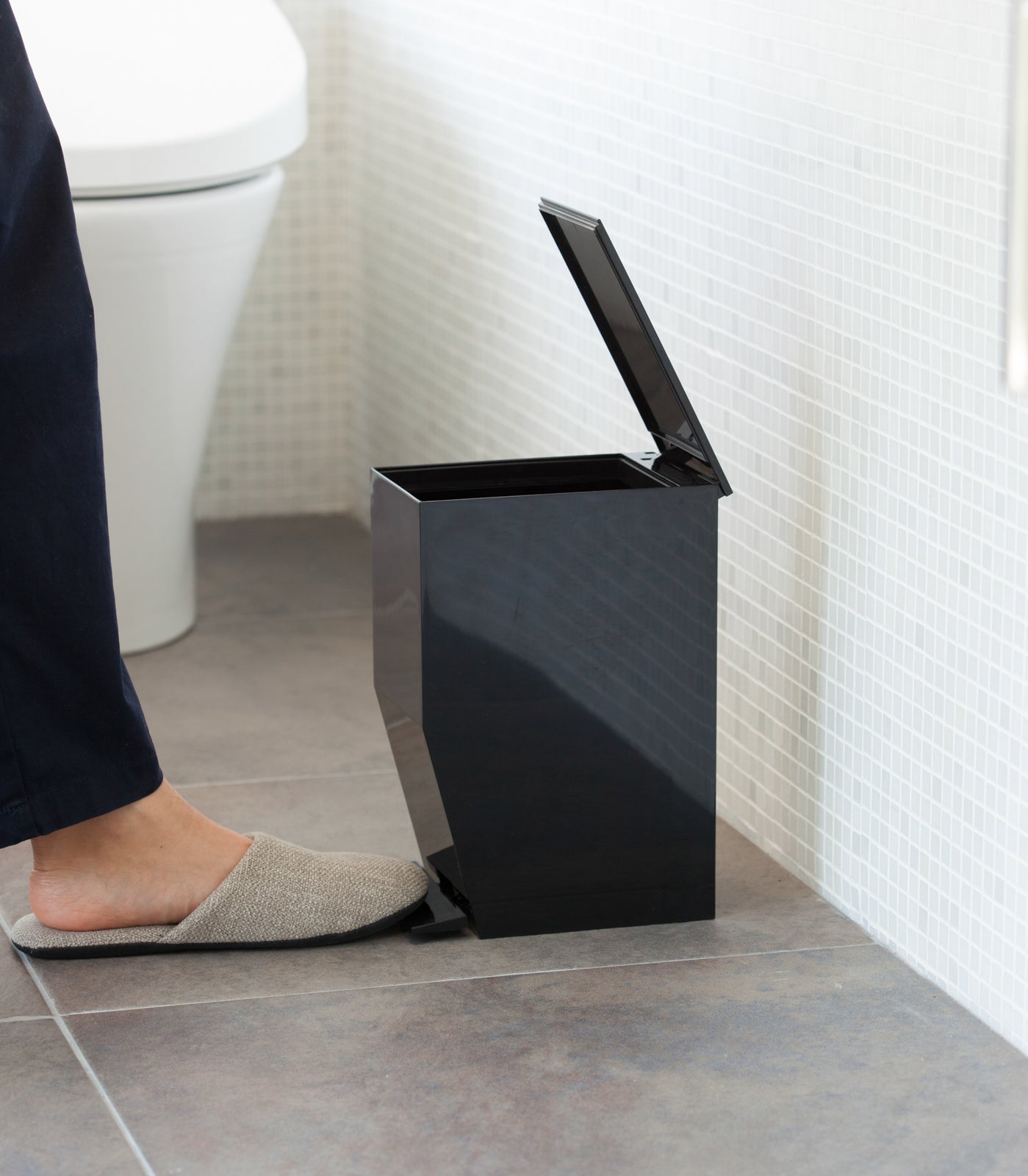 Step Trash Can - Image 9