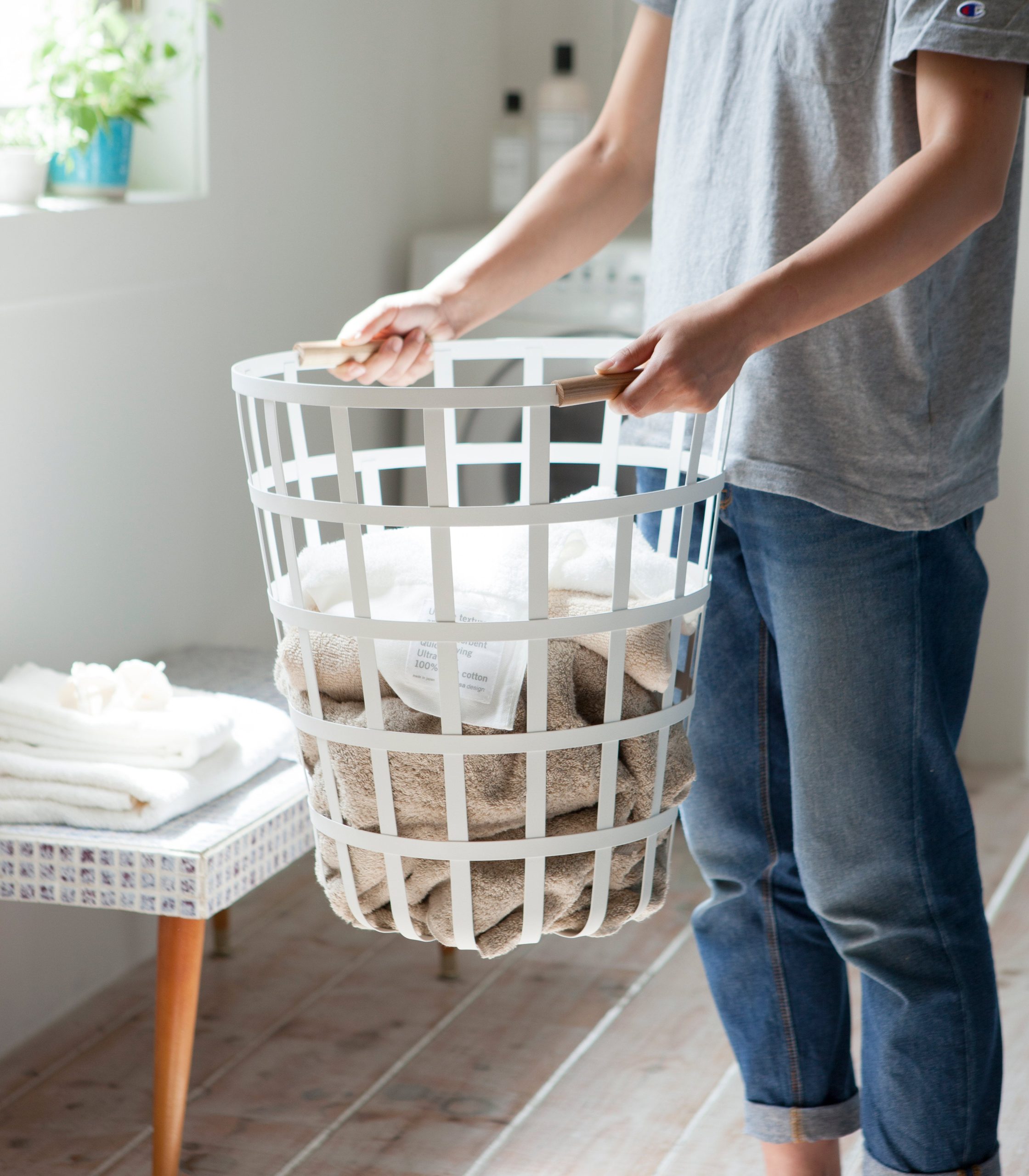 Wire Basket (18 H) - Steel + Wood - Image 4