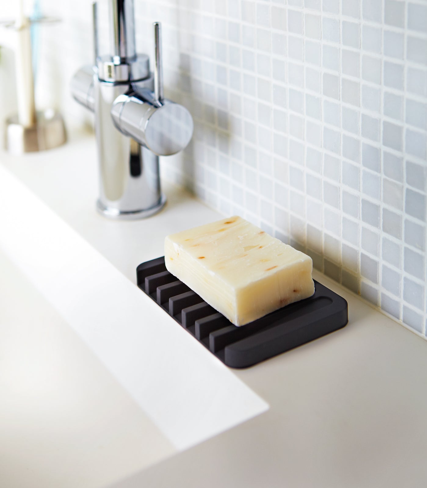 Self-Draining Soap Tray - Silicone - Image 5
