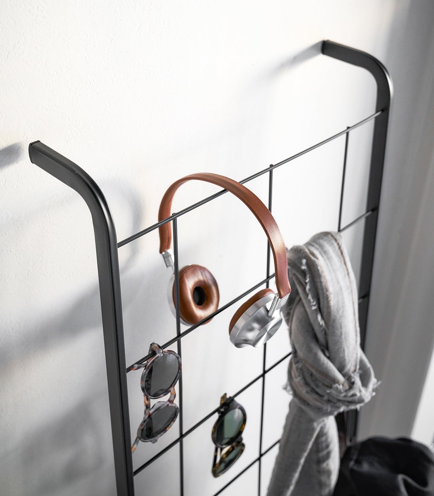Leaning Ladder with Grid Panel (63 H) - Steel - Image 9
