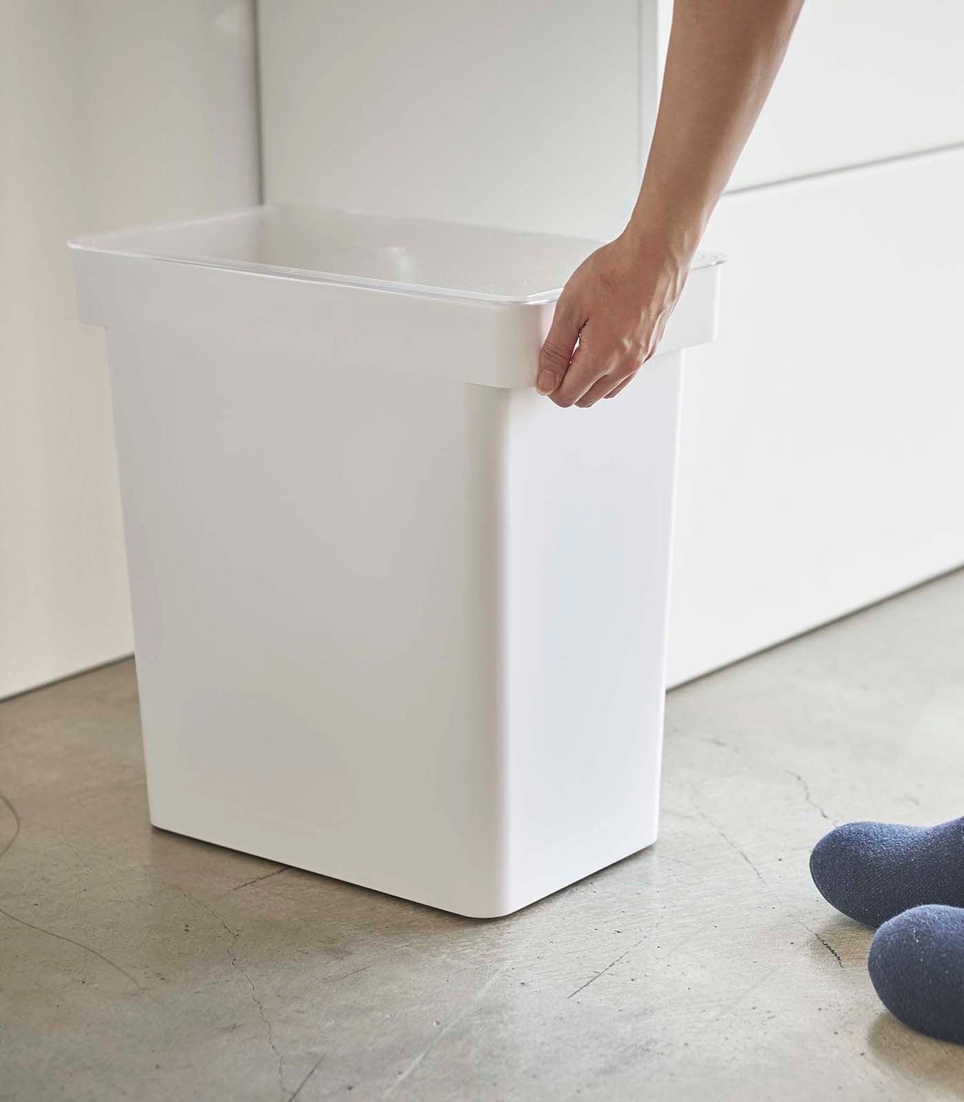 Rolling Airtight Pet Food Container (25 lbs.) - Image 5