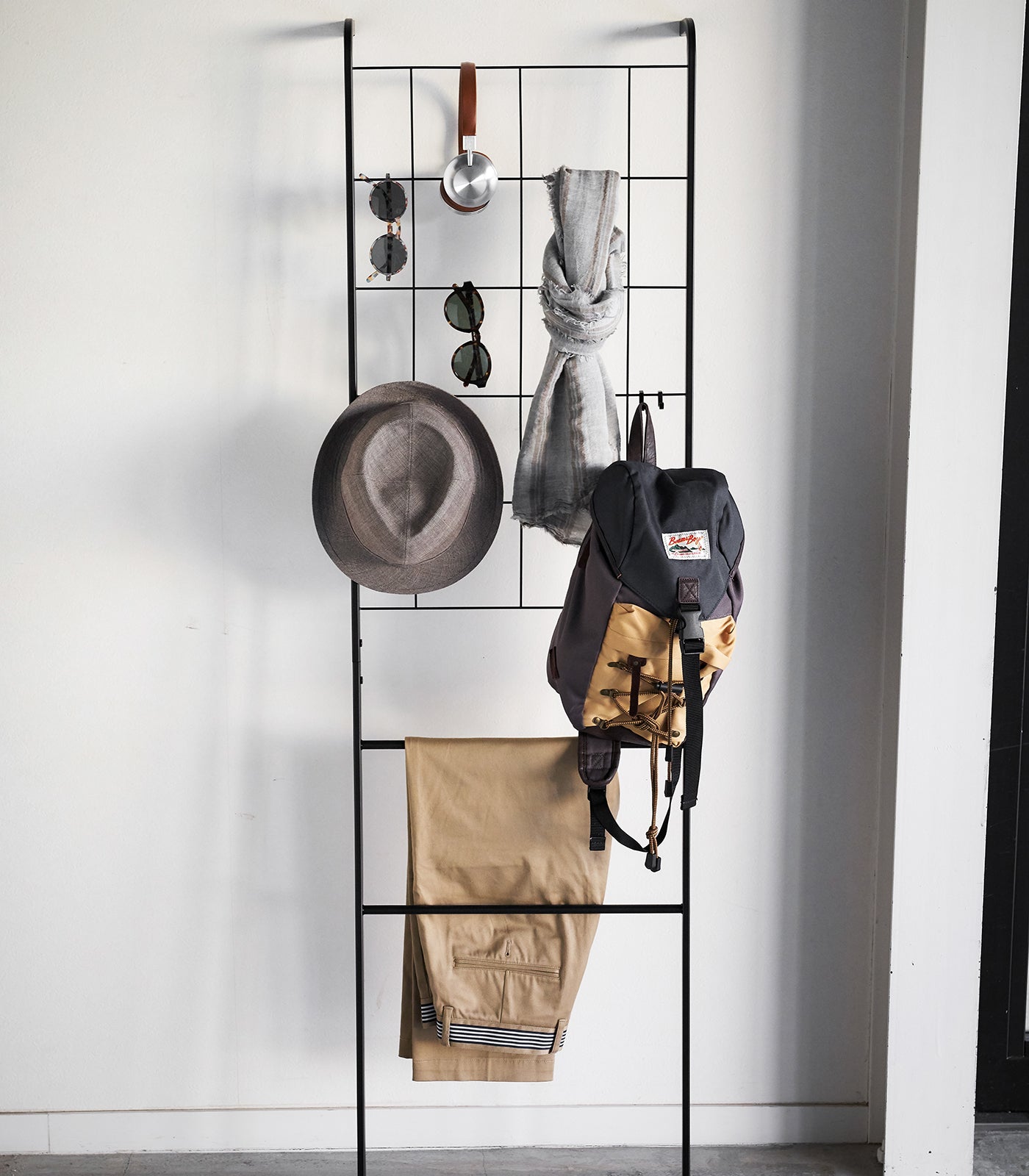 Leaning Ladder with Grid Panel (63 H) - Steel - Image 8