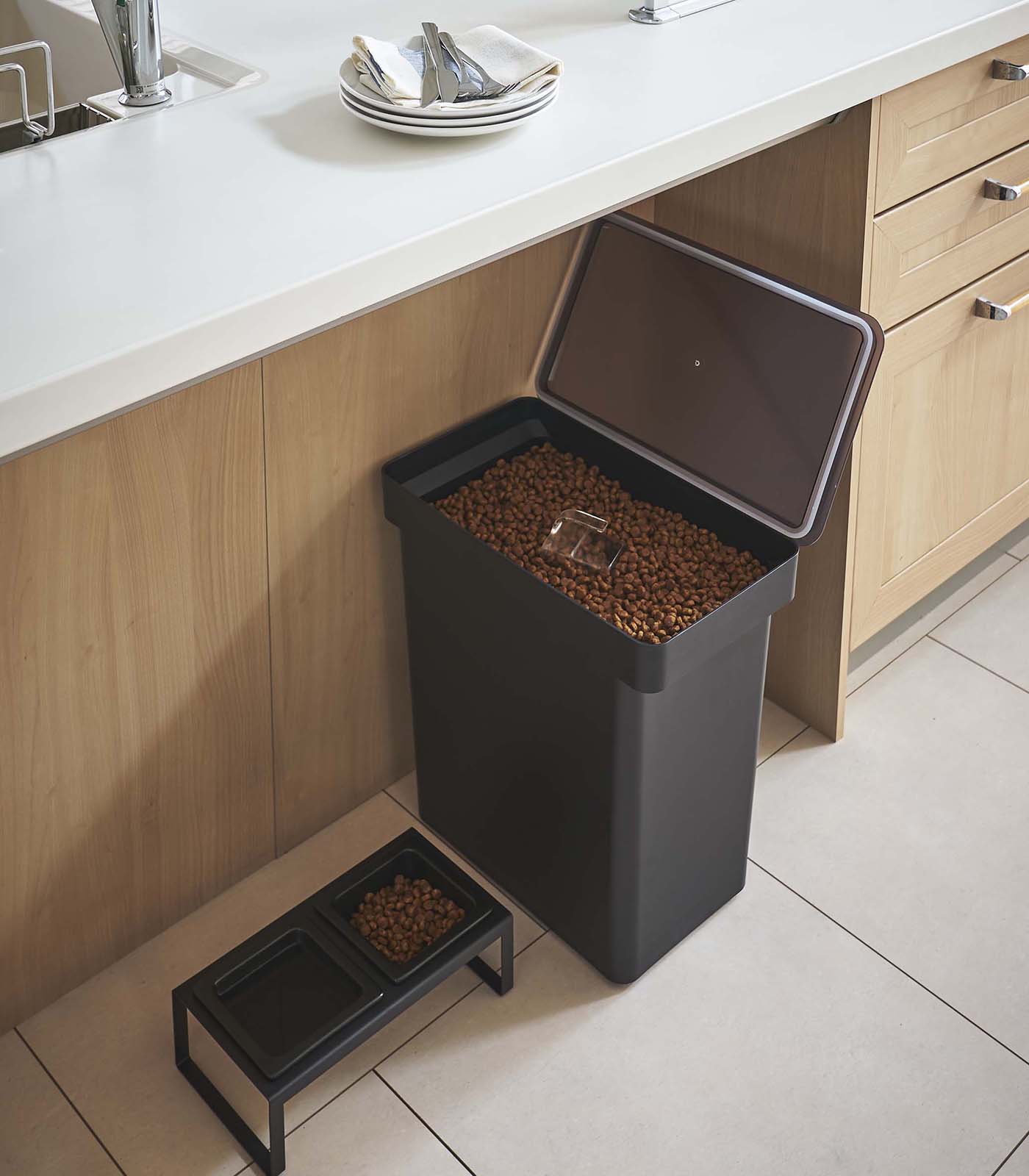 Rolling Airtight Pet Food Container (25 lbs.) - Image 10