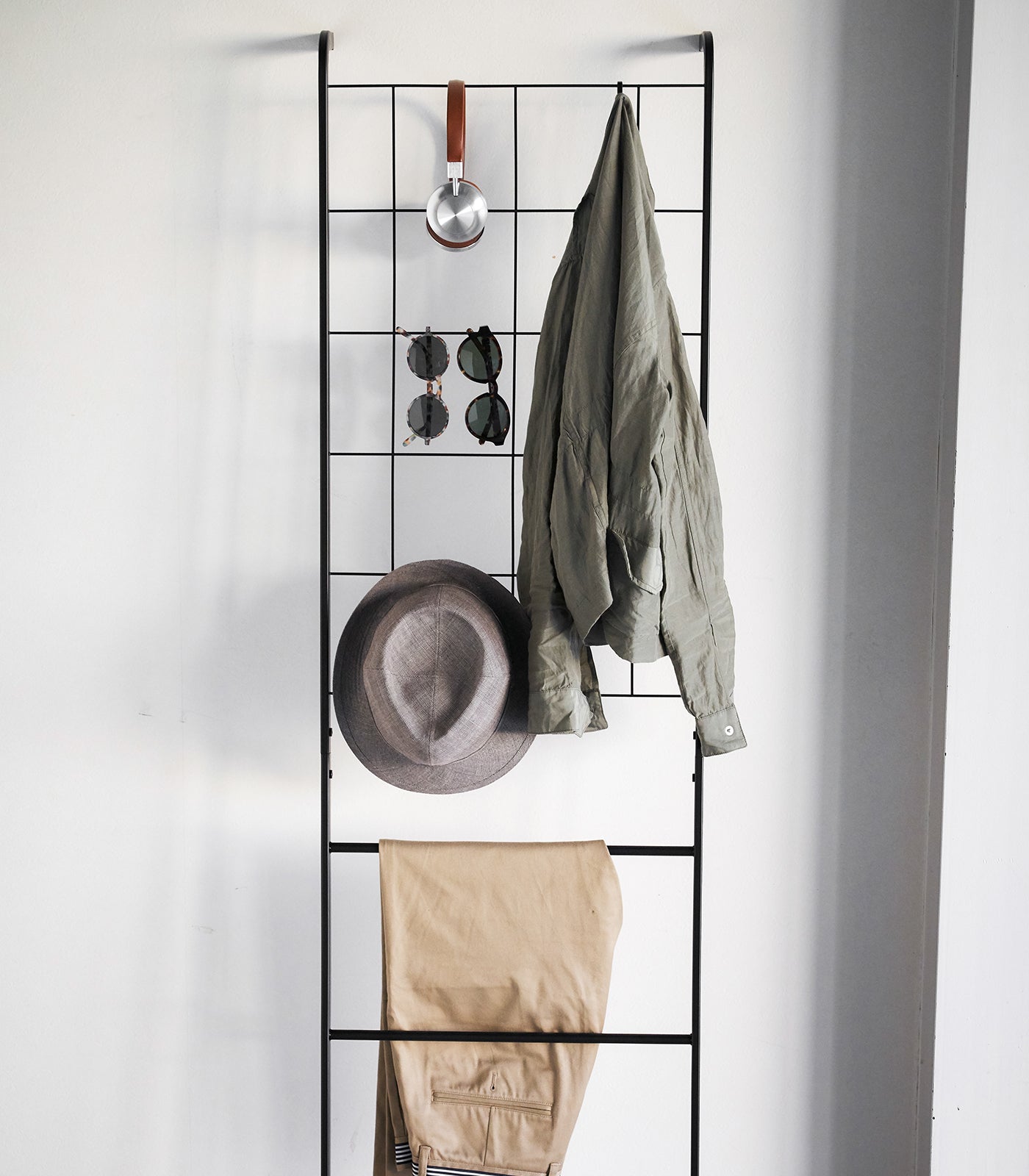 Leaning Ladder with Grid Panel (63 H) - Steel - Image 10