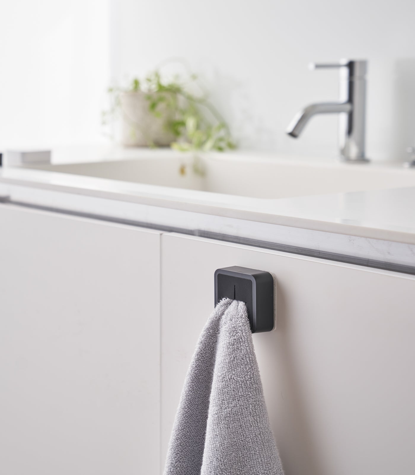 Traceless Adhesive Kitchen Towel Holder - Image 6